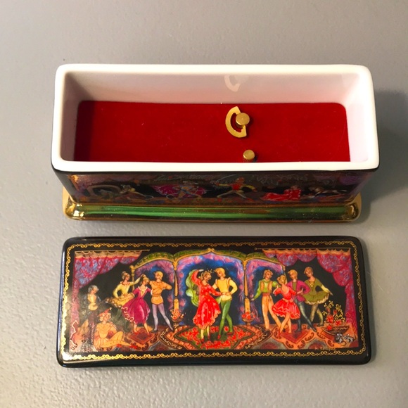 VINTAGE ARDLEIGH ELLIOT & SONS RUSSIAN NUTCRACKER MUSIC TRINKET - Picture 4 of 14